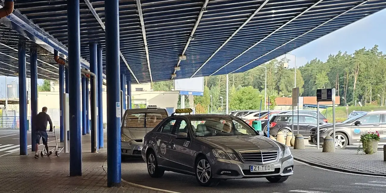 Dojazd do Szczecina: Samochód, pociąg, autobus, samolot co wybrać?