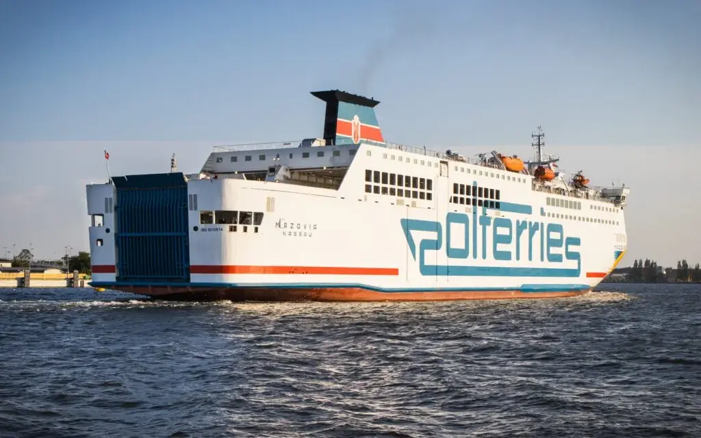 Ile płynie prom ze Świnoujścia do Ystad? Czas rejsu i porady podróżne
