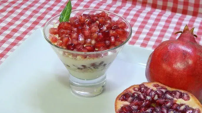 Postres con granada: 15 recetas fáciles y espectaculares para sorprender