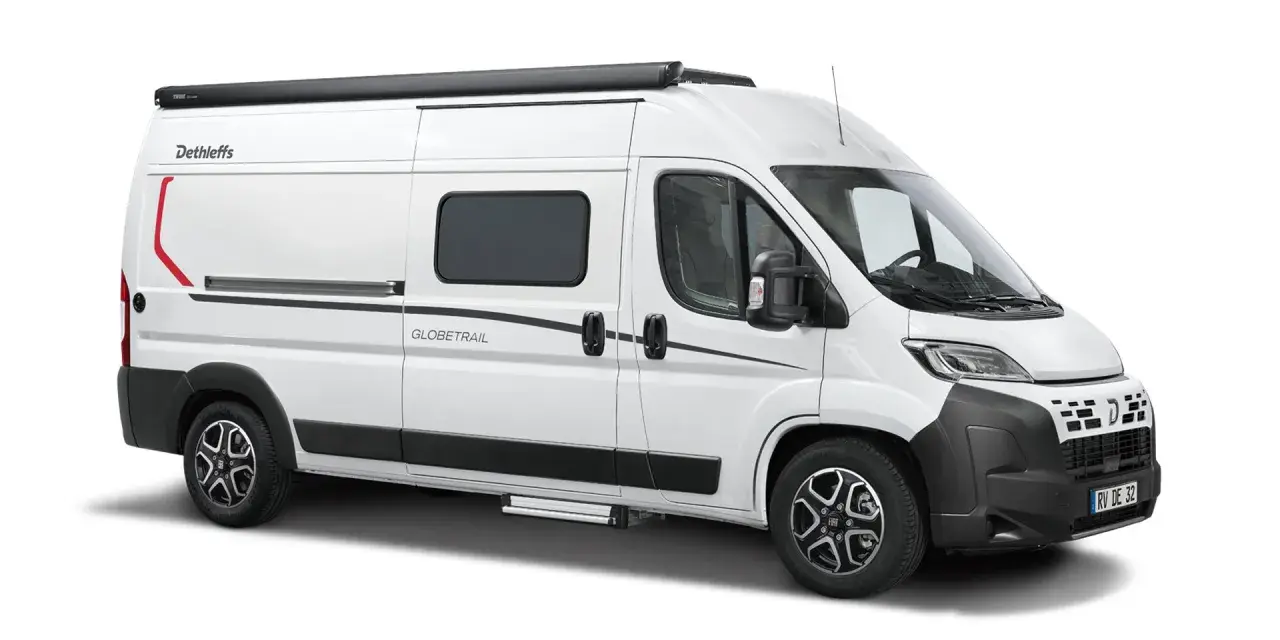 Vit husbil, Dethleffs Globetrotter, baserad på Fiat Ducato modeller. Perfekt för äventyr!