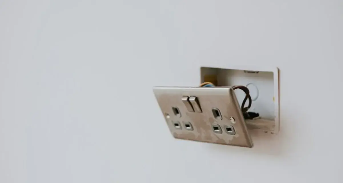 Kontrola instalacji elektrycznej w bloku - co musisz wiedzieć, aby uniknąć problemów