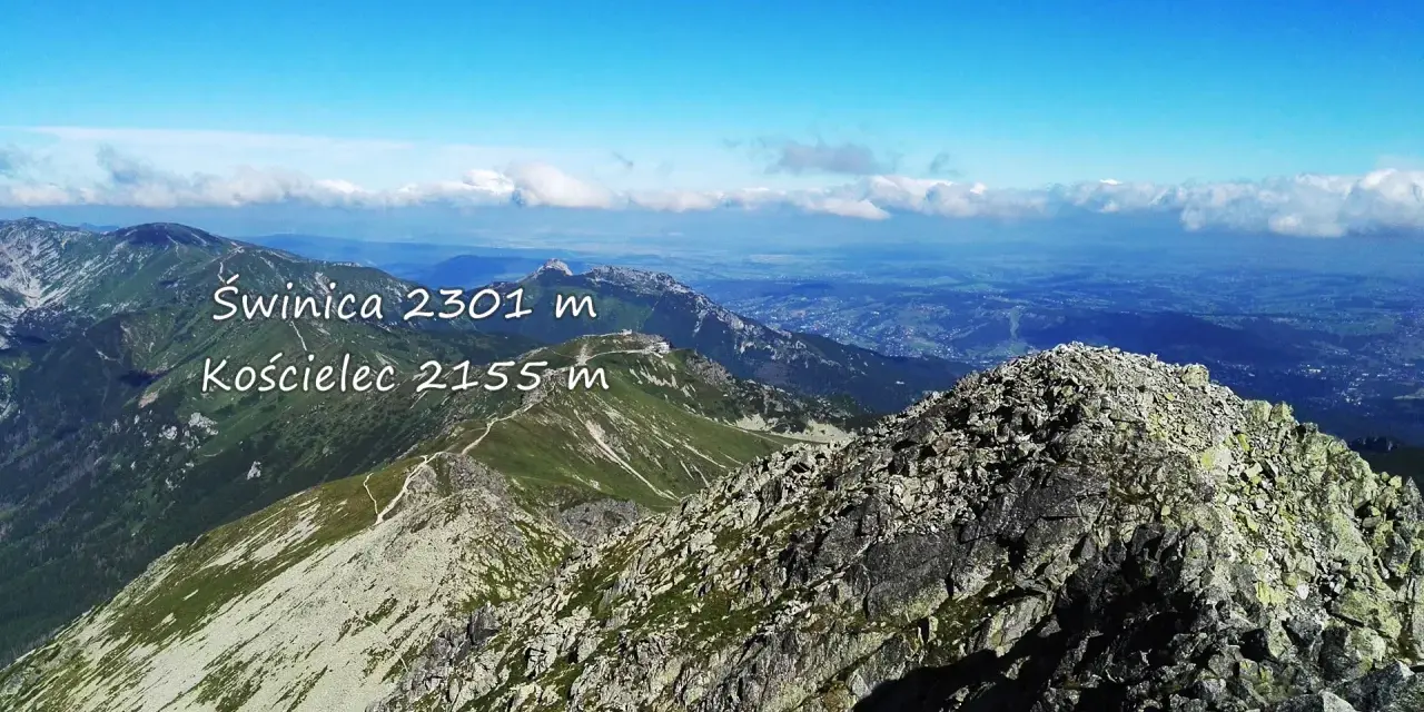 Widok na góry, Świnica 2301 m i Kościelec 2155 m, w Tatrach.