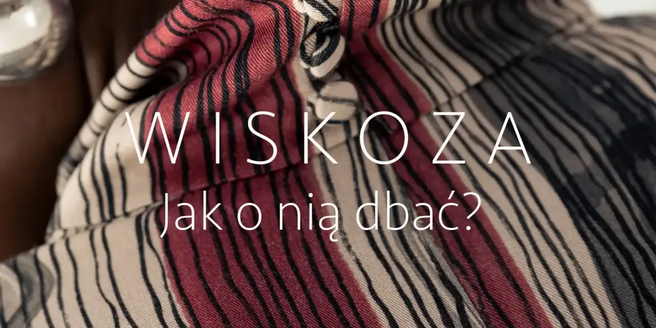 Wiskoza: co to za materiał i jak o niego dbać? Zbliżenie na tkaninę w paski.