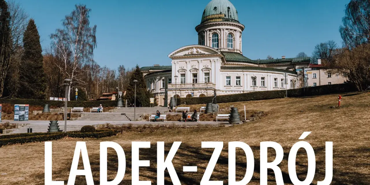 Piękny budynek uzdrowiskowy w Lądku-Zdroju. Warto zobaczyć lądek-zdrój atrakcje po czeskiej stronie, choć to zdjęcie pokazuje polską stronę.
