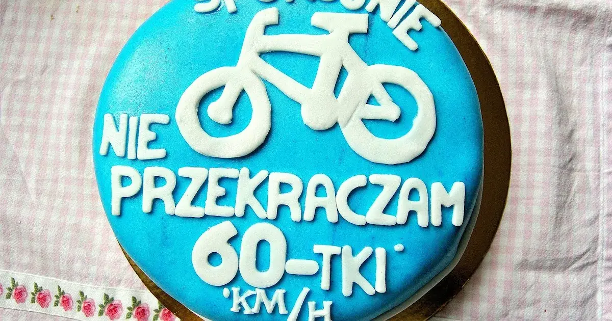 Napis na tort na 60. urodziny: 100+ pomysłów. Wybierz idealny!