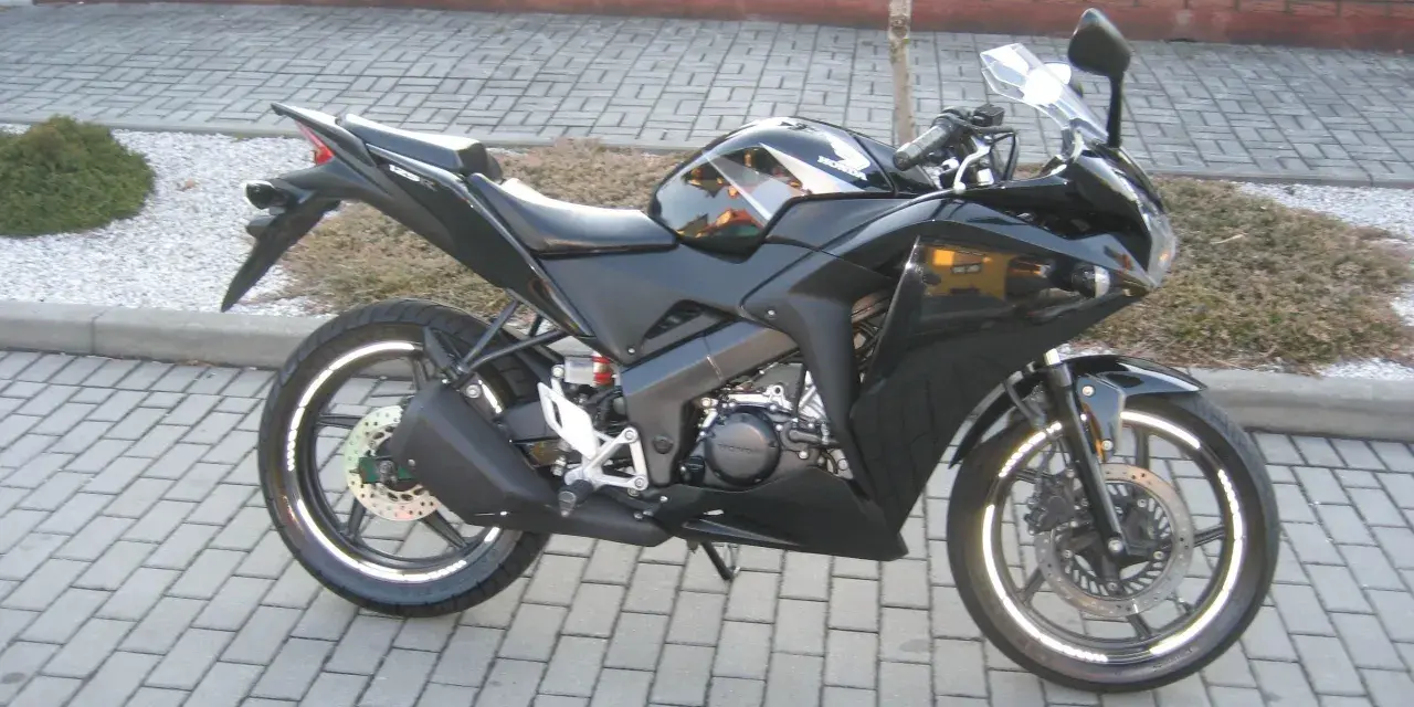 Pojemność baku Honda CBR 125 - co musisz wiedzieć, aby nie przepłacać