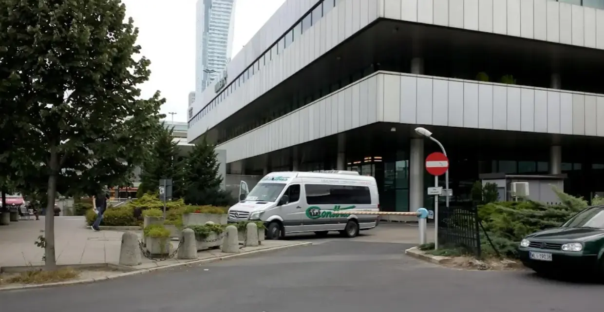 Contbus Warszawa: Skąd odjeżdża? Dokładny przewodnik Marriott