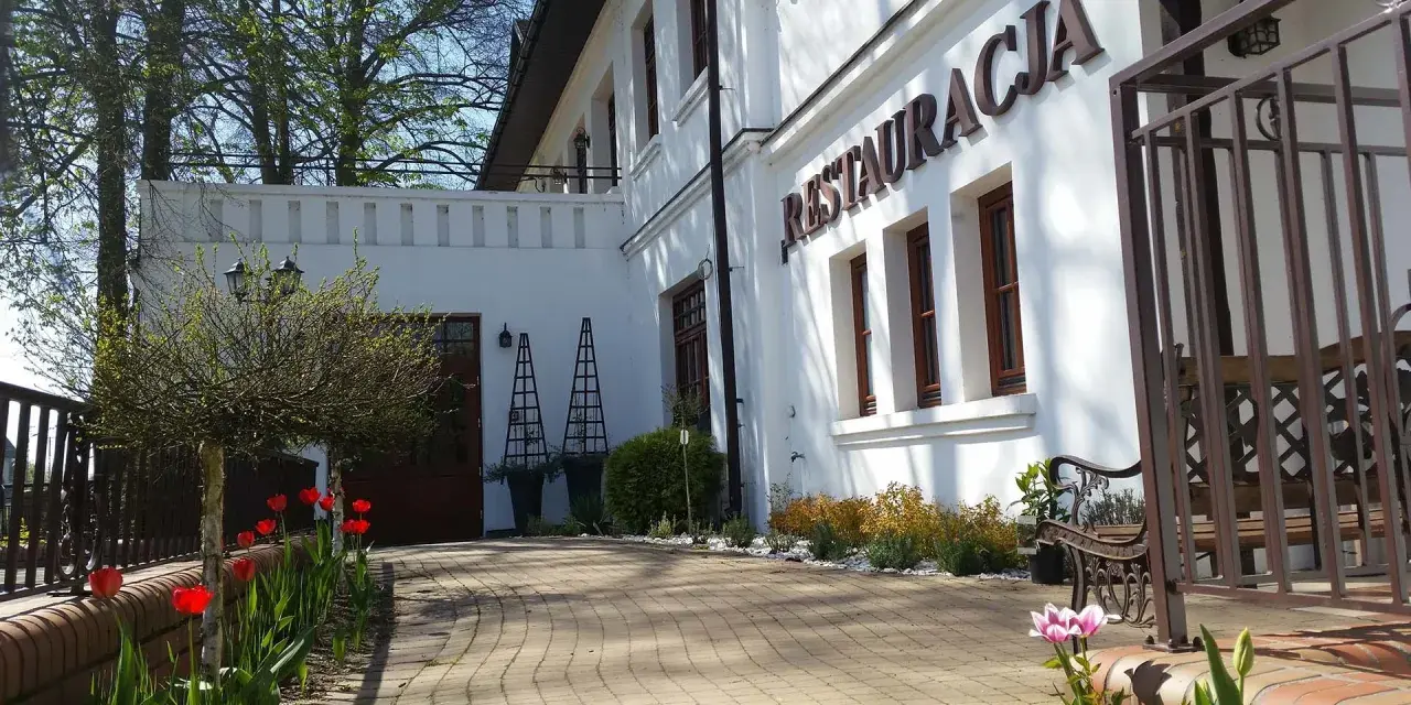 Dworek Biały Domek: Perła Smardzewic Wypoczynek i Wesela nad Zalewem