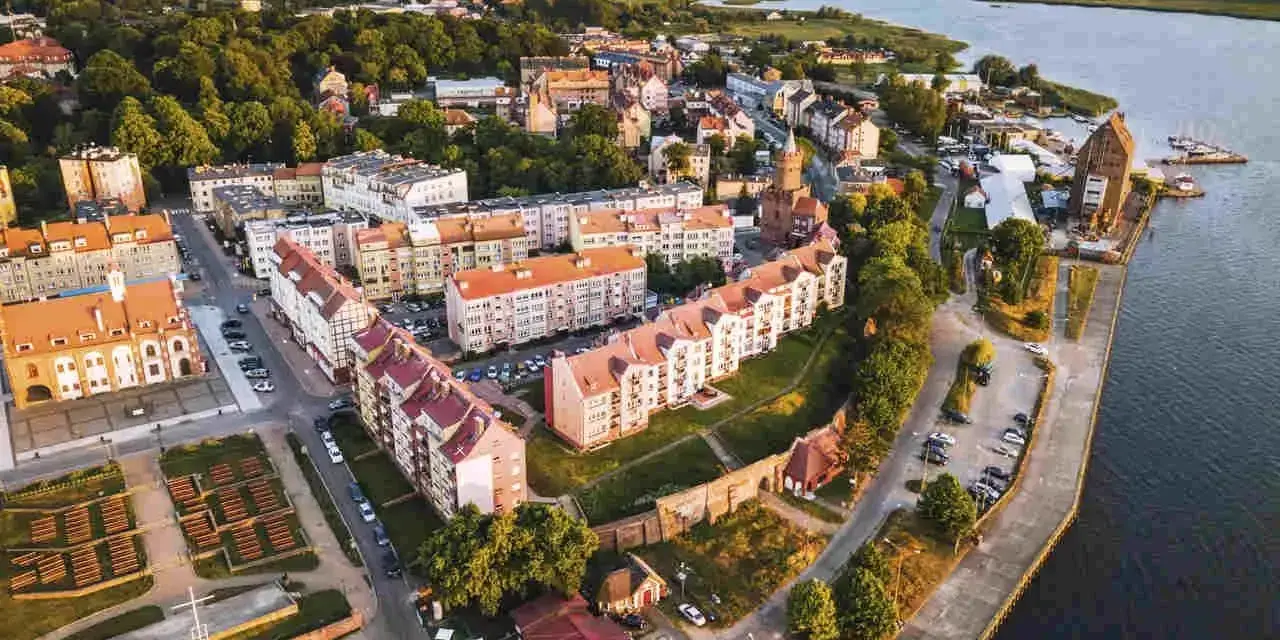 Kamień Pomorski: malownicze miasto nad wodą, idealne na rodzinne wycieczki. Atrakcje dla dzieci czekają!