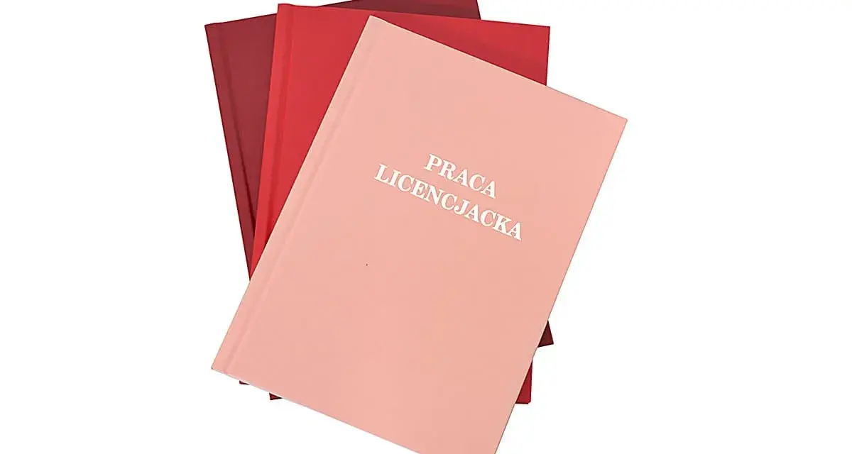 Trzy oprawione prace licencjackie w odcieniach czerwieni i różu, gotowe do drukowania.