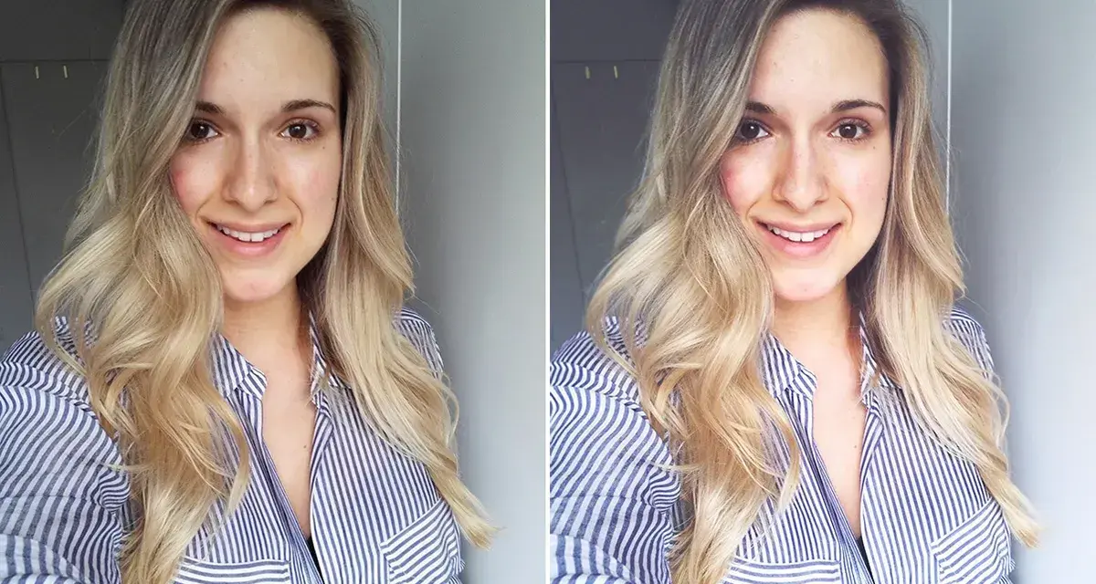 Uśmiechnięta blondynka w pasiastym, rozpiętym kołnierzyku robi sobie selfie.