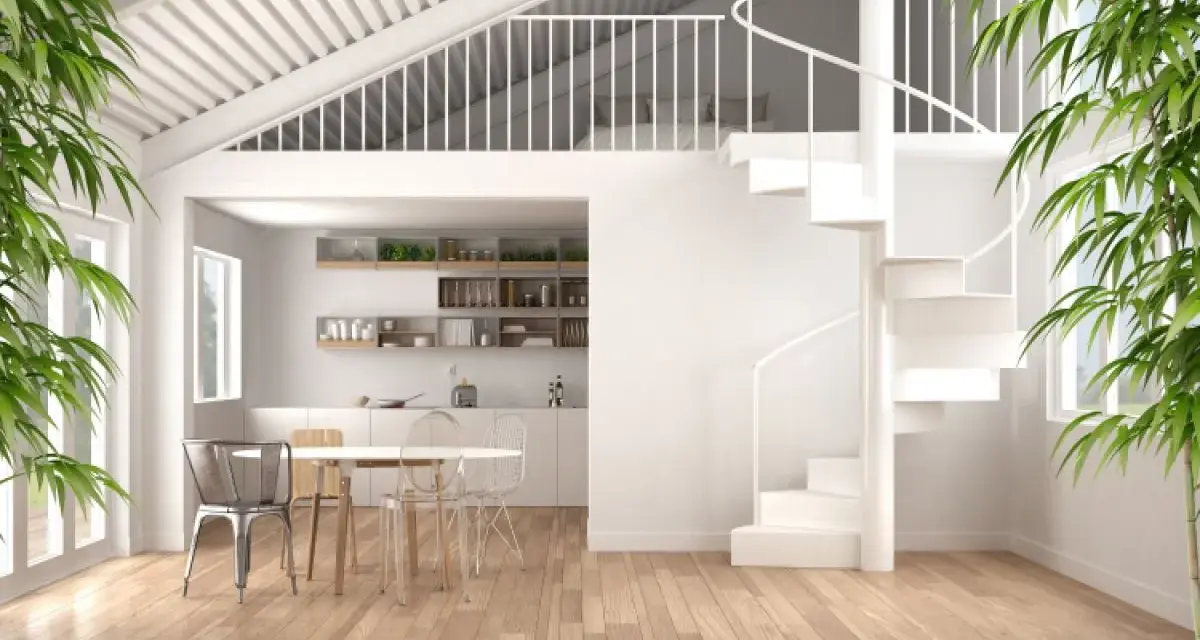 Interni moderni con cucina, zona pranzo e soppalco chiuso con letto visibile. Scale a chiocciola bianche per idee soppalco chiuso.