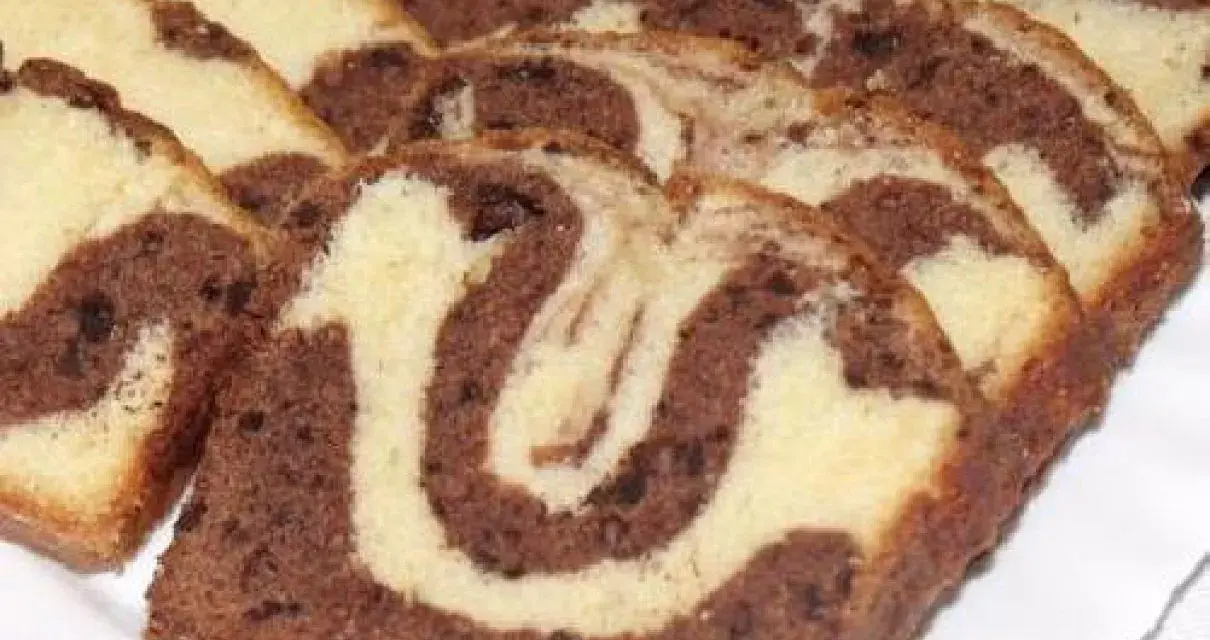 Pyszna babka marmurkowa, idealna na niedzielne popołudnie. Ten przepis na szklanki jest prosty i szybki.