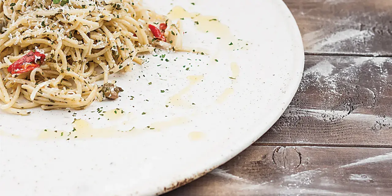 Szybkie spaghetti z anchois, które zachwyci Twoje kubki smakowe