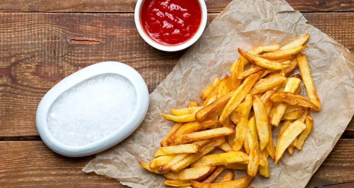 Duże frytki z McDonald's, idealne na przekąskę. Kto by pomyślał, ile mają kcal!