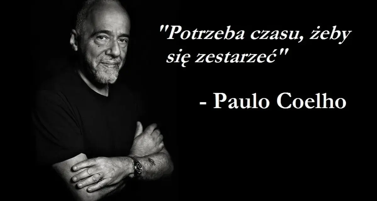 Portret Paulo Coelho z cytatem "Potrzeba czasu, żeby się zestarzeć". Inspirujące cytaty na urodziny.
