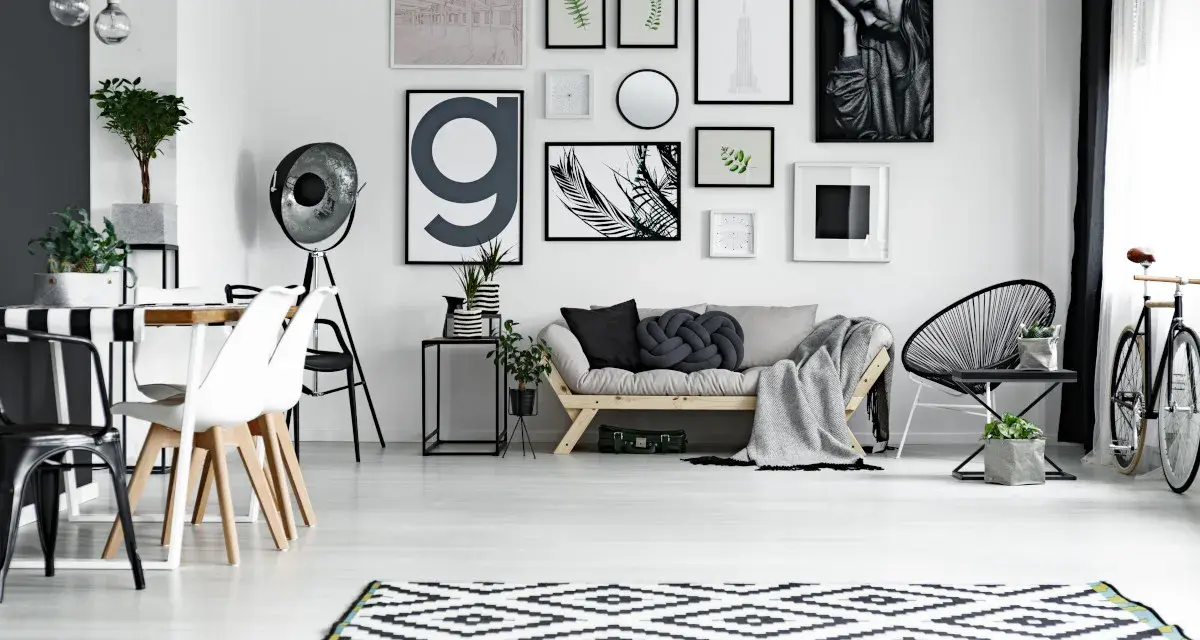 Jak zaaranżować mały salon ze stołem? 70cm komfortu!