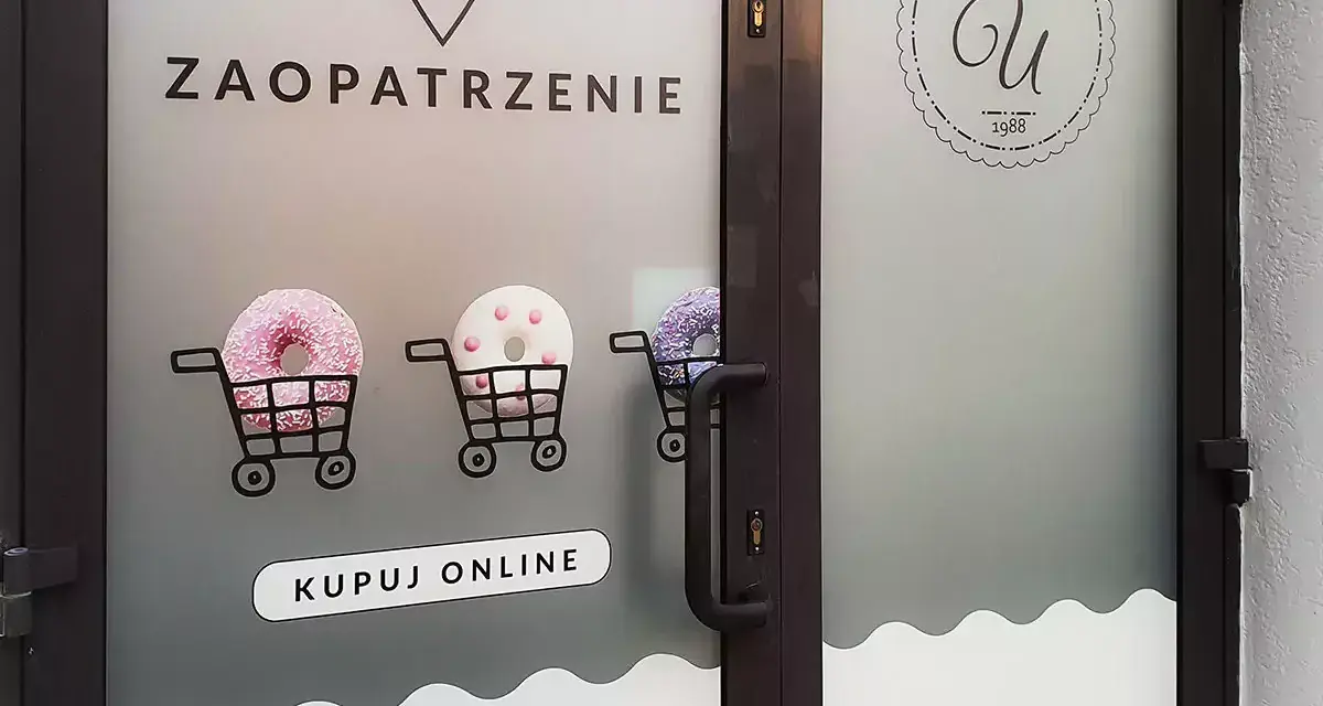 Folia ósemka w druku: Kiedy to najlepszy wybór dla Twojej reklamy?