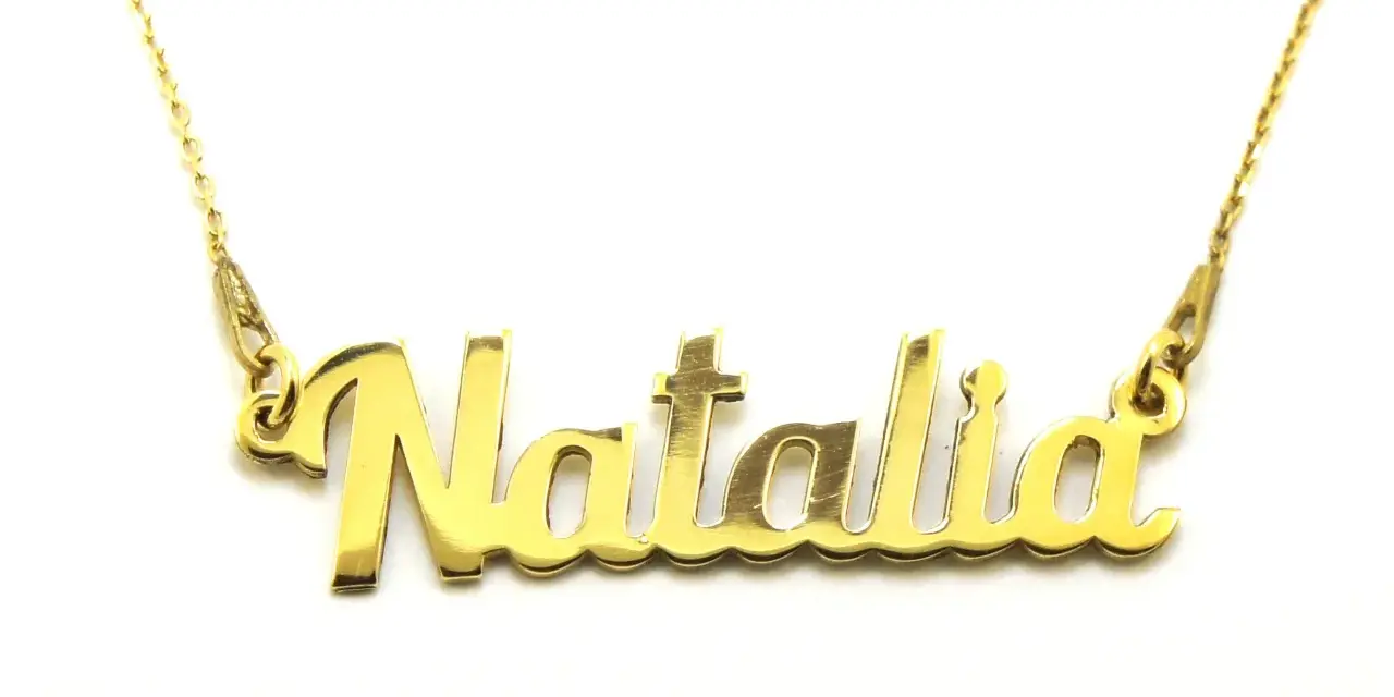 Złoty naszyjnik z imieniem Natalia.