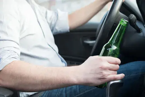 Ile czasu schodzi jedno piwo? Sprawdź, kiedy możesz jechać.