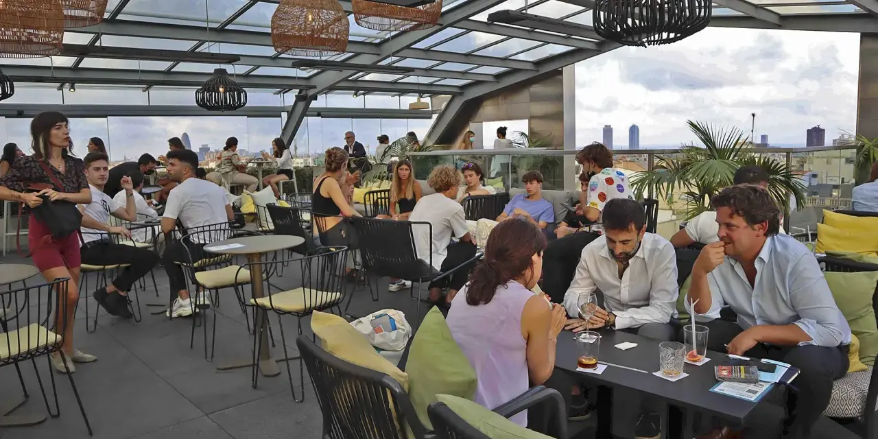 83.3 terrace bar hotel royal passeig de gràcia: vistas impresionantes y ambiente único