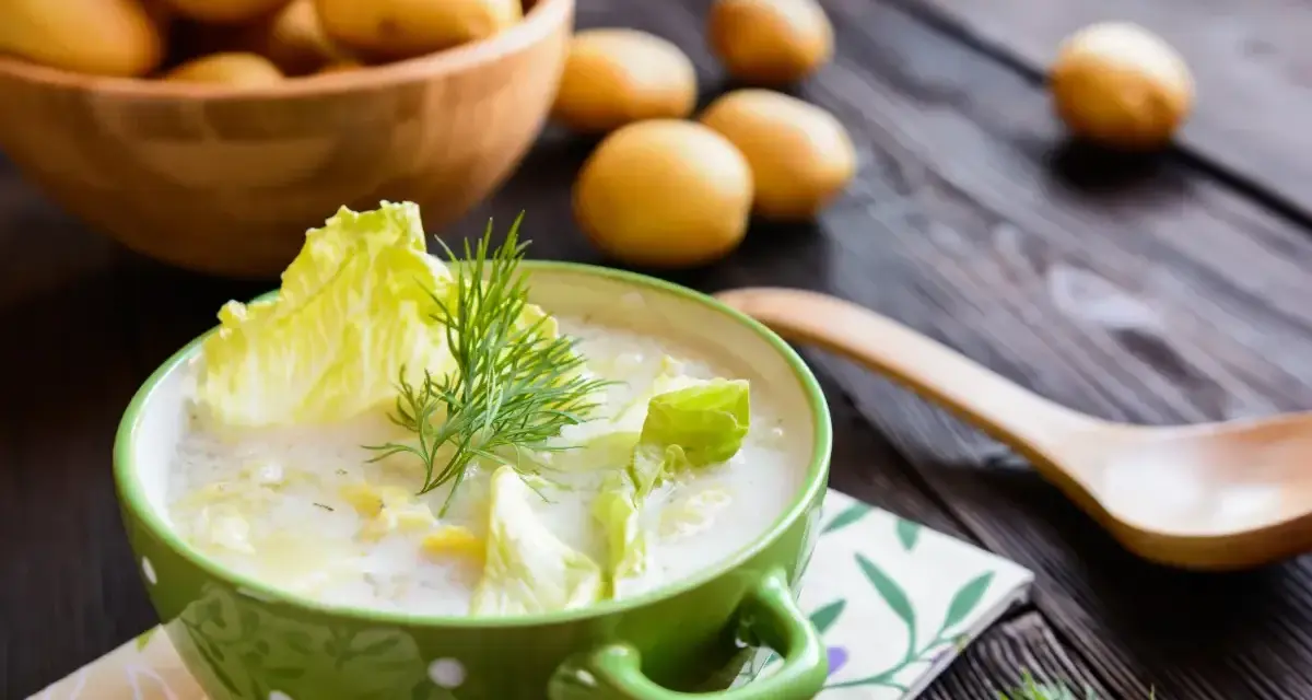 Sopa de lechuga: ¿Te atreves con la receta fácil y relajante?