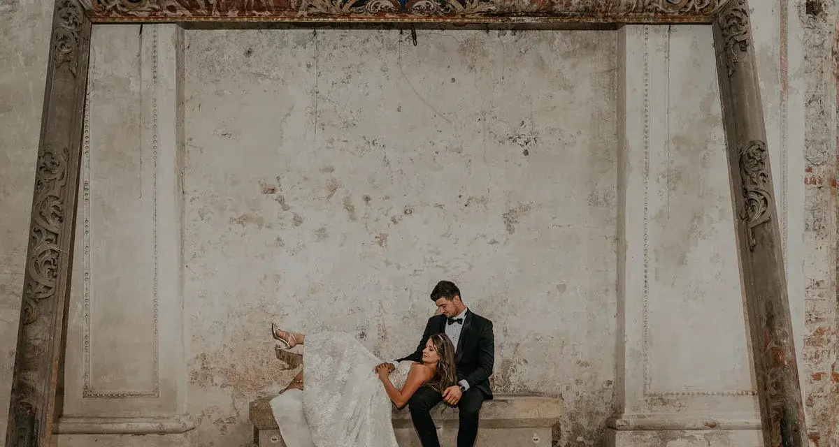 Para dowoduje, że warto zainwestować w fotografa i kamerzystę na wesele, by uchwycić takie chwile.