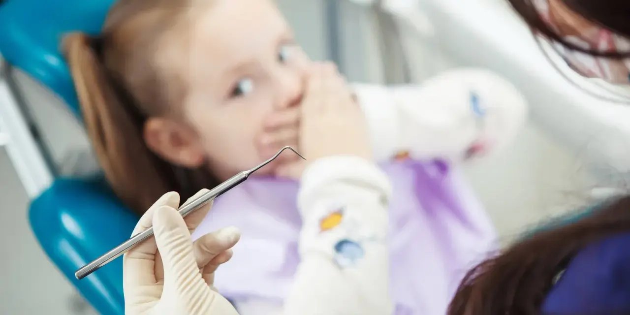Dziecko nie chce otworzyć ust u dentysty? Mamy rozwiązania!