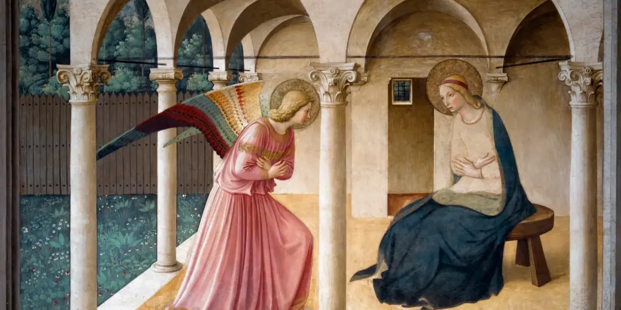 Annonciation au couvent San Marco de Florence. L'ange Gabriel, aux ailes colorées, s'incline devant la Vierge Marie, assise.