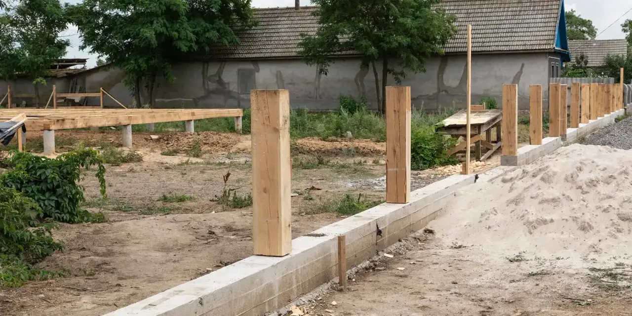 Jak głęboki fundament pod ogrodzenie, aby uniknąć problemów z stabilnością?