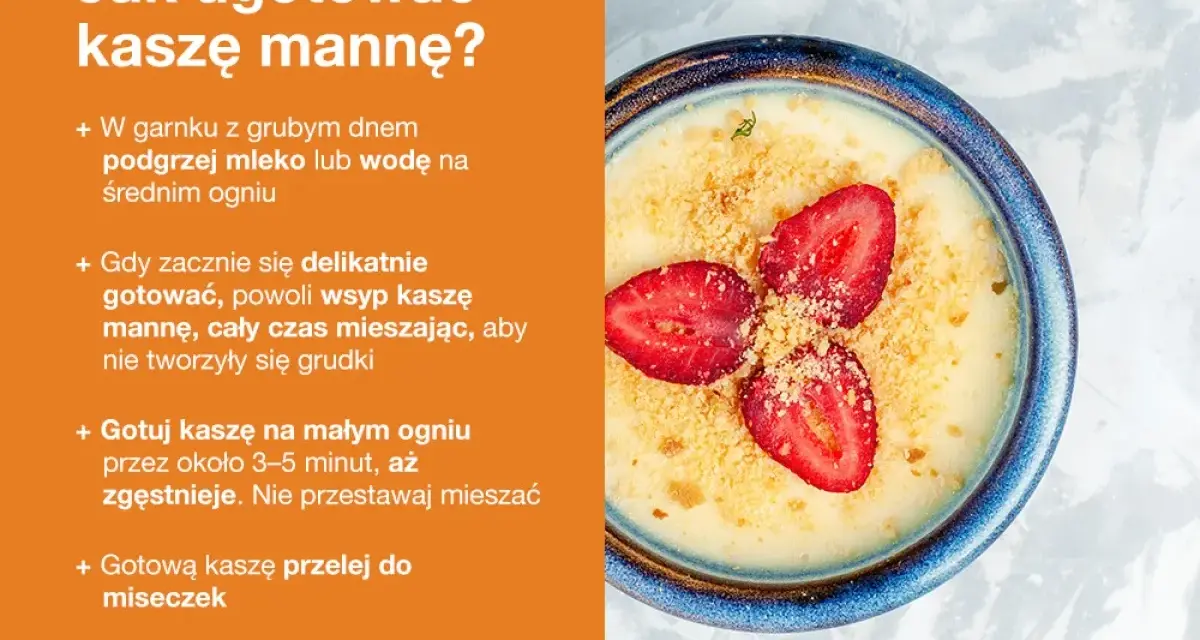 Miseczka kremowej kaszy manny na mleku, udekorowana plasterkami truskawek i posypką.