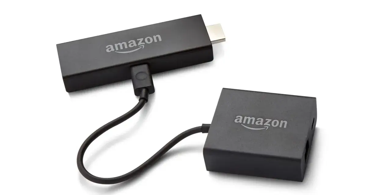 Amazon Fire TV Stick mit HDMI-Adapter und Kabel. So einfach ist das Fire TV Stick einrichten.
