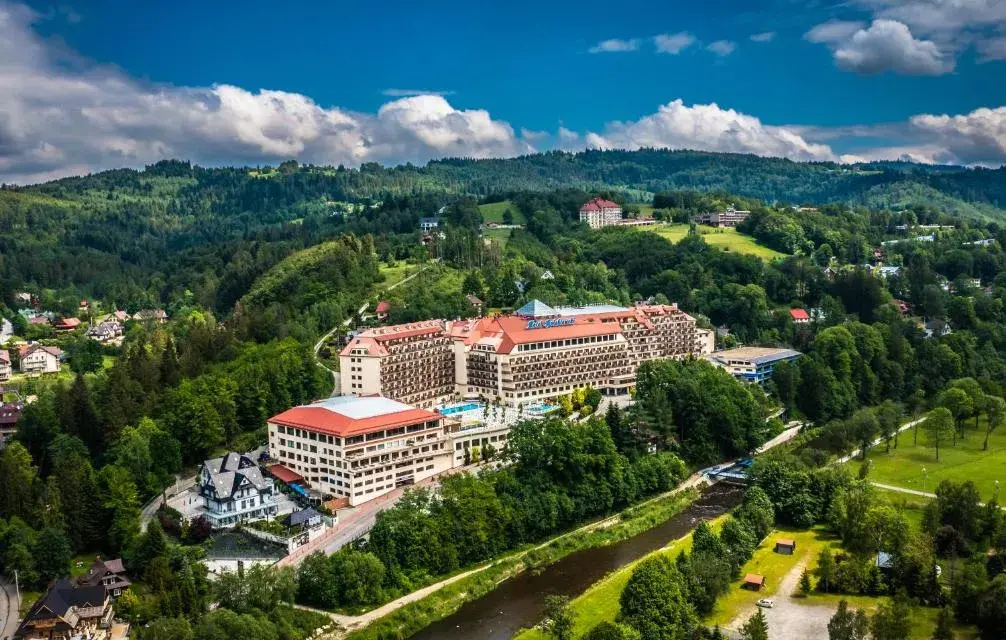 Hotel Gołębiewski: Ceny noclegów, co w cenie? Uniknij ukrytych kosztów!
