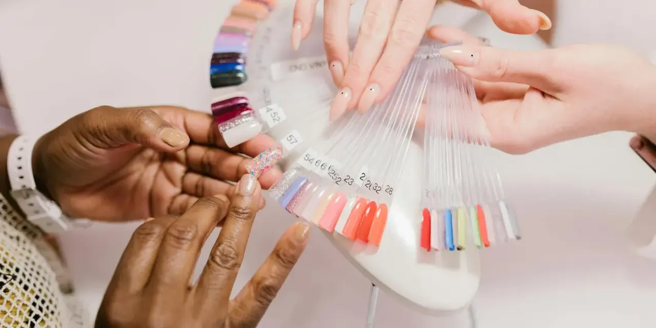 Perfekcyjny french manicure w domu? Poznaj sekrety i trendy!