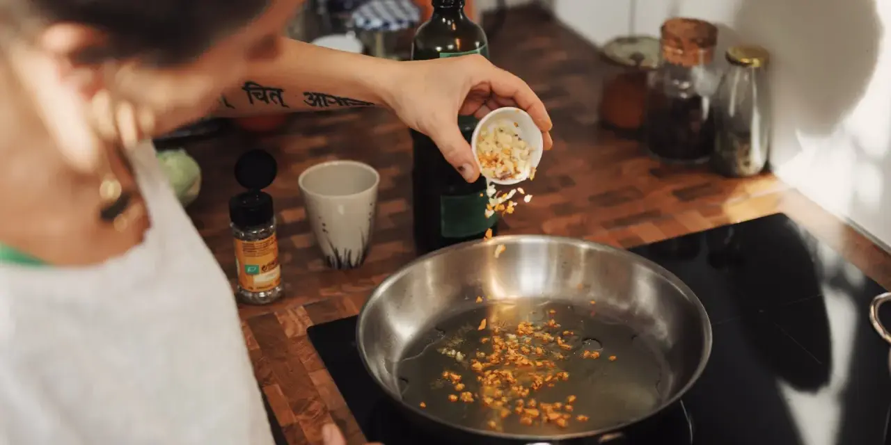 Jak podgrzewać catering dietetyczny? Smak i bezpieczeństwo!