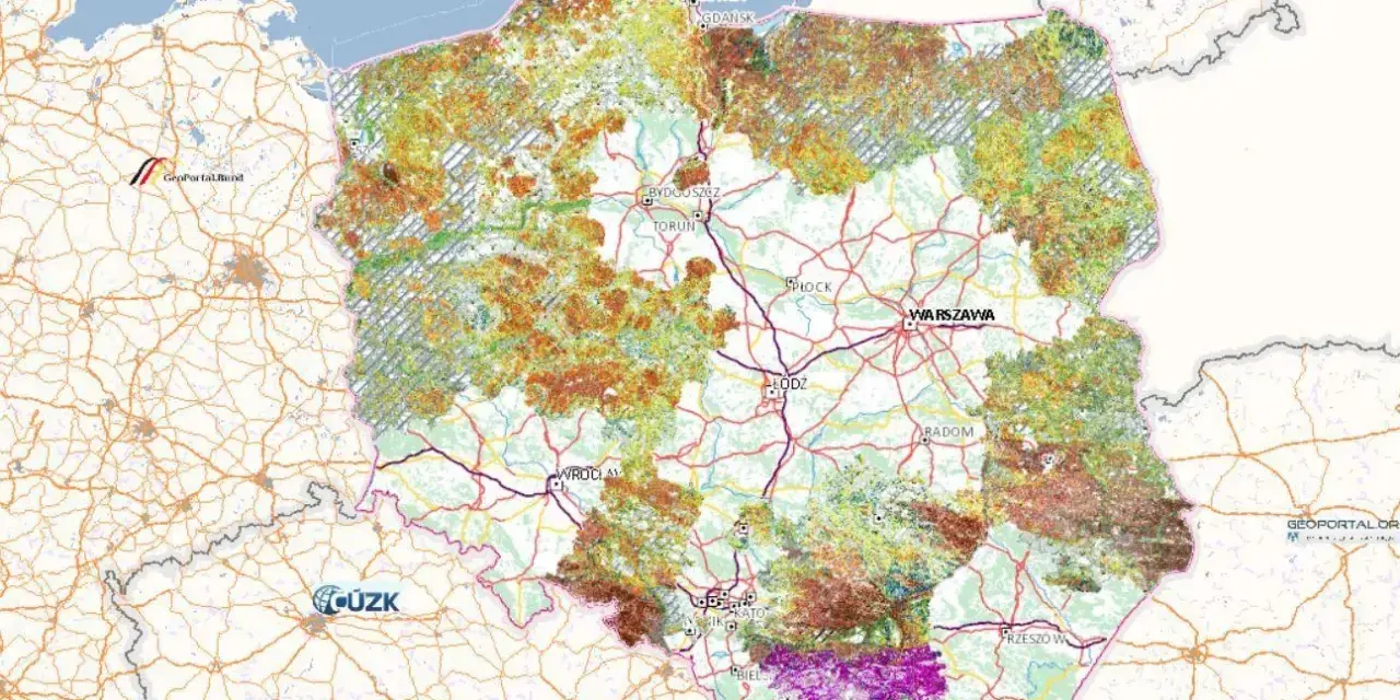 Mapa Polski z kolorowymi obszarami pokazującymi klasy ziemi. Dowiedz się, jak sprawdzić klasę ziemi na geoportalu.