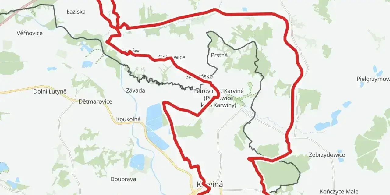 Mapa z zaznaczoną na czerwono żelazną trasą rowerową, biegnącą przez tereny Czech i Polski, w okolicach Karwiny i Jastrzębia-Zdroju.