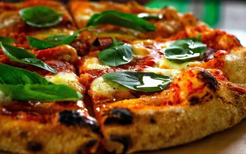 Kiedy Dzień Pizzy? Dwie daty, obchody i polskie ulubione smaki