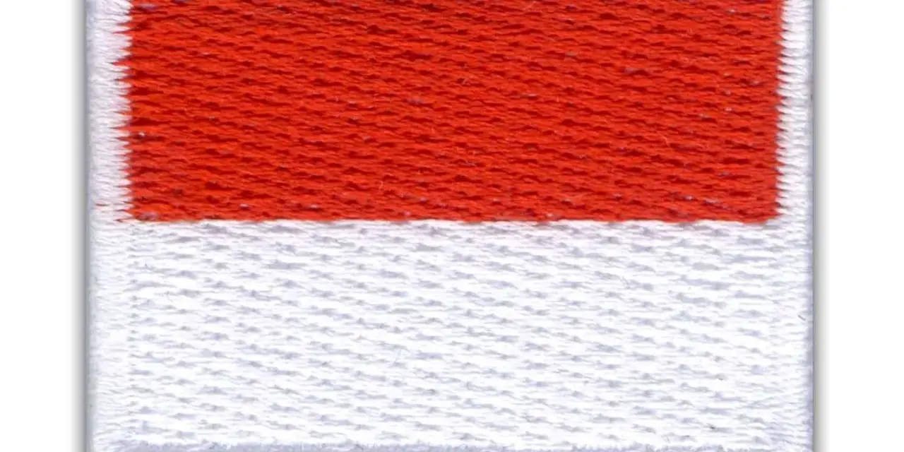 Naszywka z flagą Monako, czerwono-biała, gotowa do przyszycia.