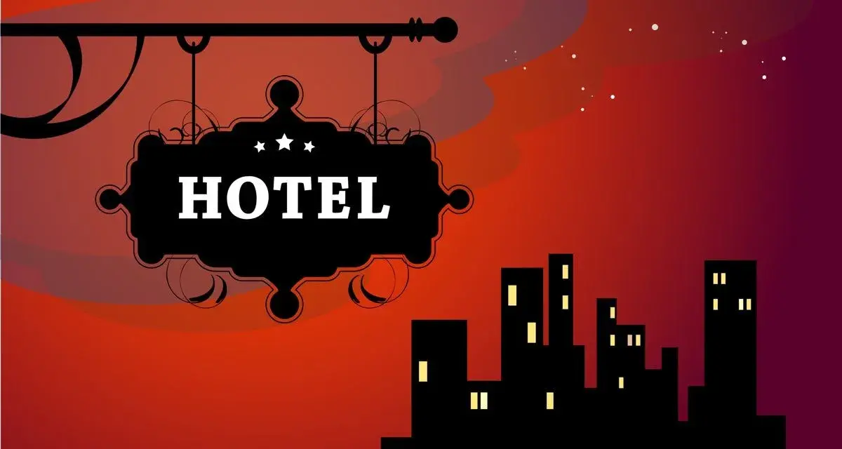 Czarny szyld hotelowy z napisem "HOTEL" na tle nocnego miasta i czerwonego nieba.