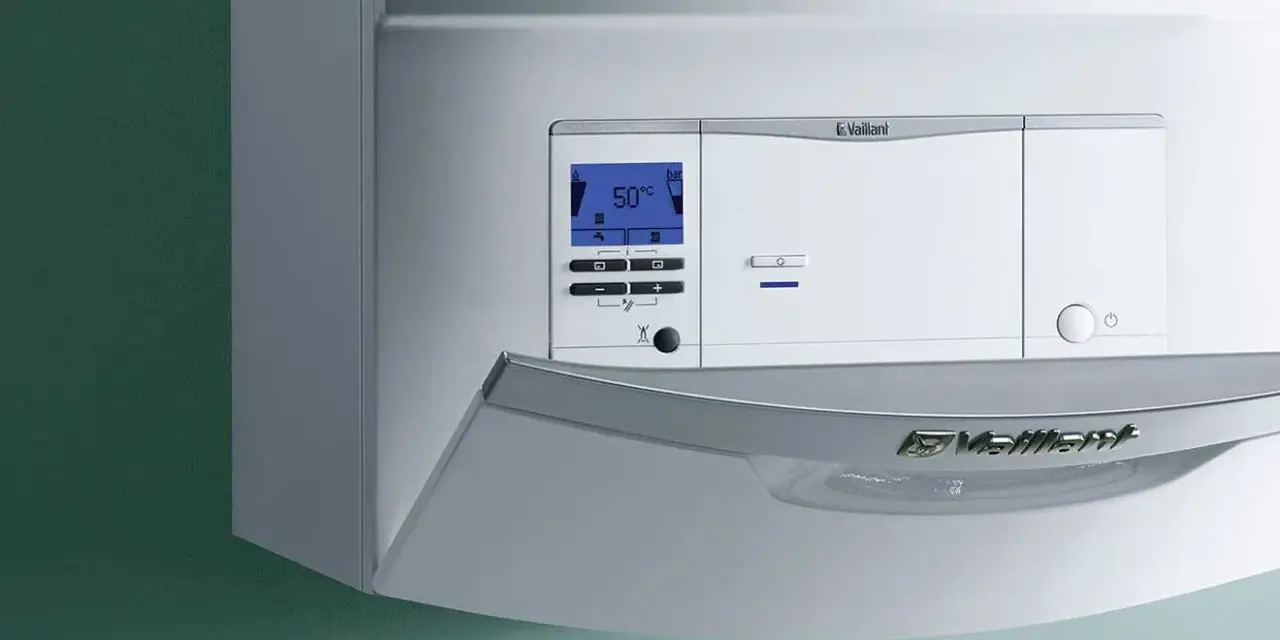 Panel de control de una caldera de condensación Vaillant, mostrando 50°C. Eficiencia energética para tu hogar.