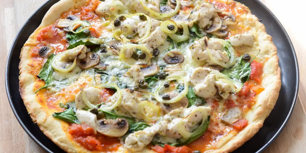 Idealny kurczak na pizzę: Podsmażanie to klucz do smaku i bezpieczeństwa