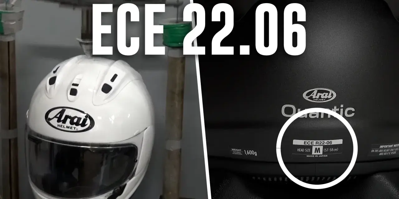 Casco Arai con etichetta omologazione casco ECE R22-06. Taglia M, peso 1.600g.
