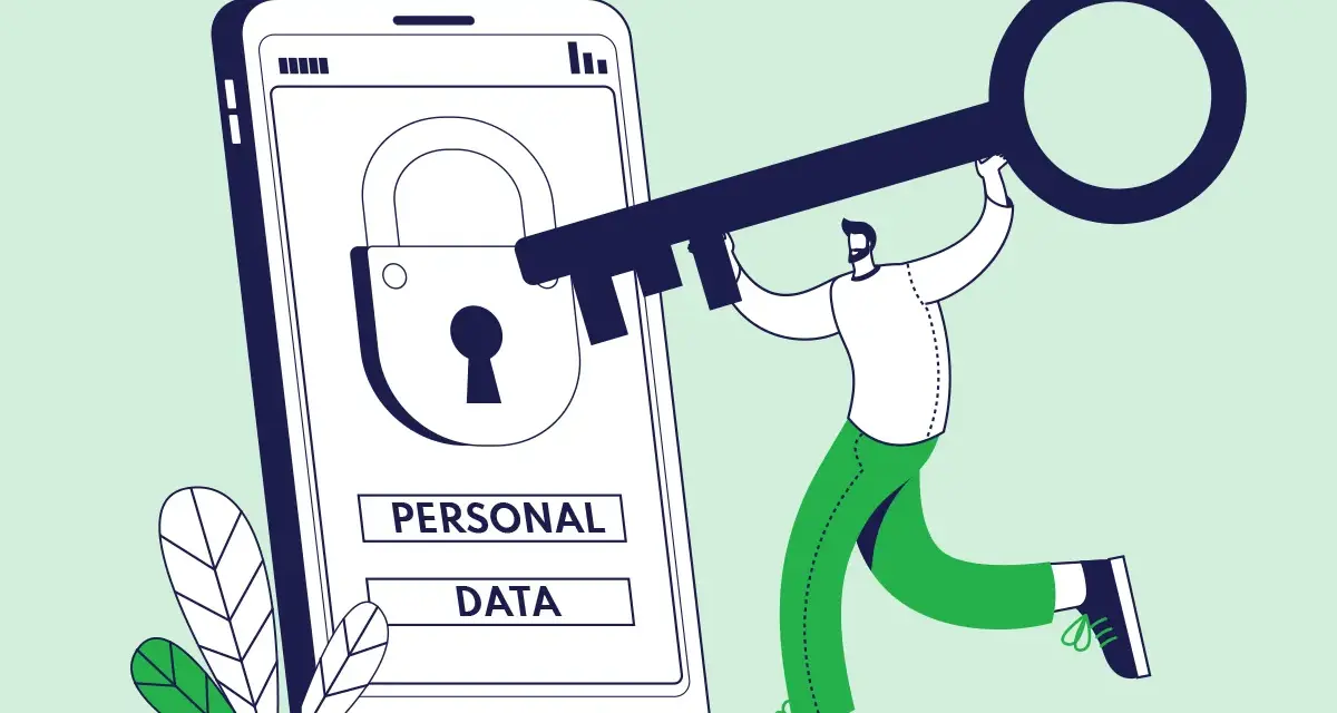 Mężczyzna z kluczem zabezpiecza telefon z napisem "PERSONAL DATA". Klucz symbolizuje ochronę prywatności.