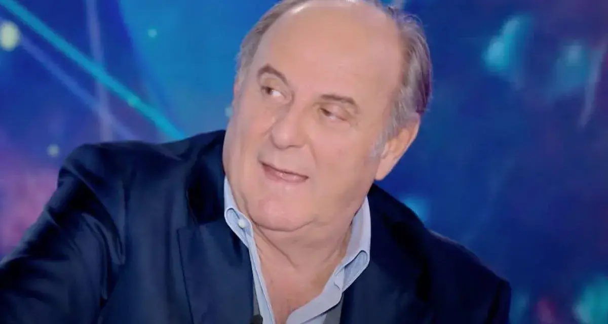 Gerry Scotti, con il suo sorriso contagioso, sembra sempre giovane, ma quanti anni ha Gerry Scotti? Un vero volto della TV italiana.