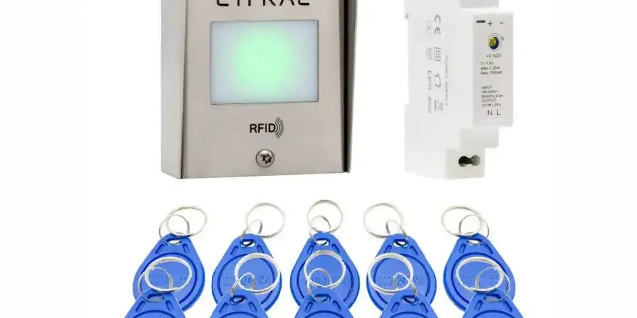 Zestaw do domofonu Cyfral z brelokami RFID i zasilaczem. Dowiedz się, jak zmienic kod do domofonu, by zwiększyć bezpieczeństwo.