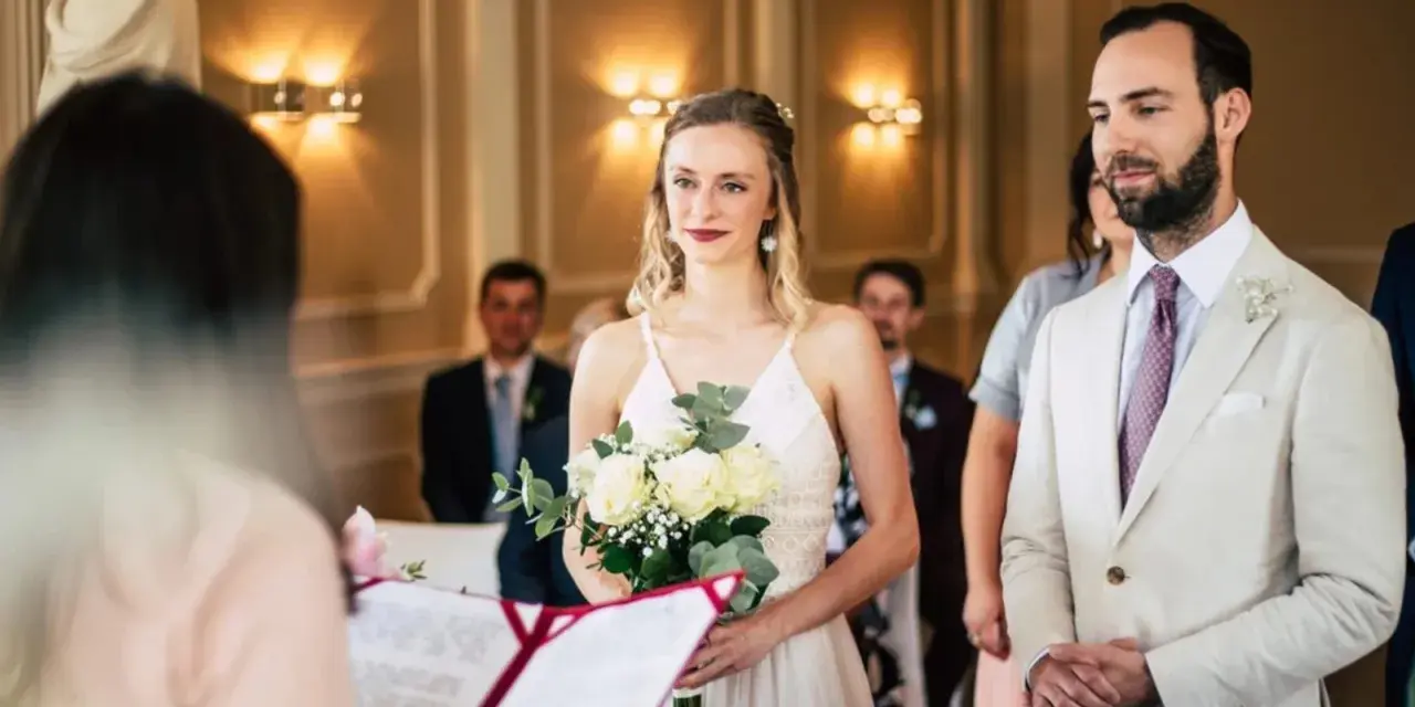 Idealny strój na ślub cywilny? Porady dla Panny i Pana Młodego.
