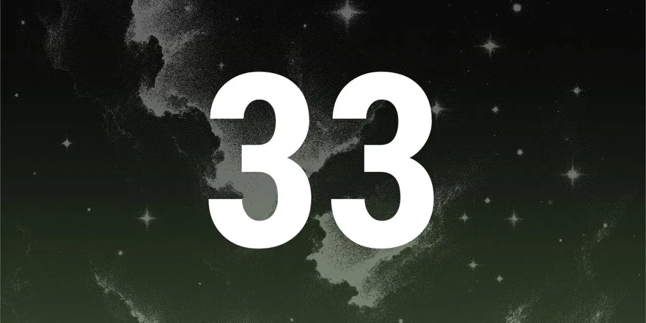 Gwiezdne niebo z liczbą 33. Numerologiczna 6 z 33, symbolizująca mistrzowskie liczby.