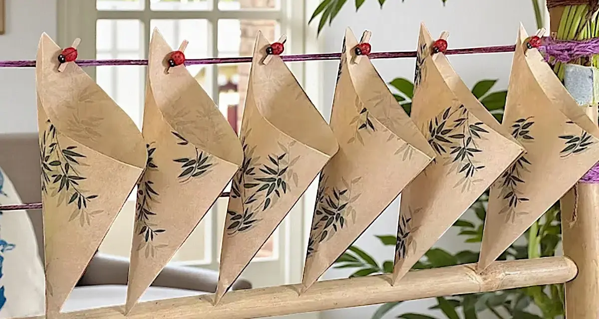 Cucuruchos de papel con bambú, ideales para bodas. Aprende como hacer cucuruchos de papel para bodas con este diseño.