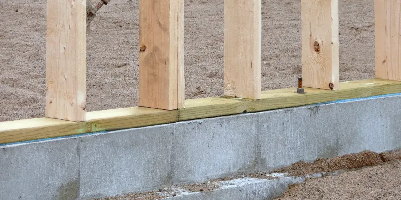 Jak wykonać fundament pod dom szkieletowy i uniknąć najczęstszych błędów